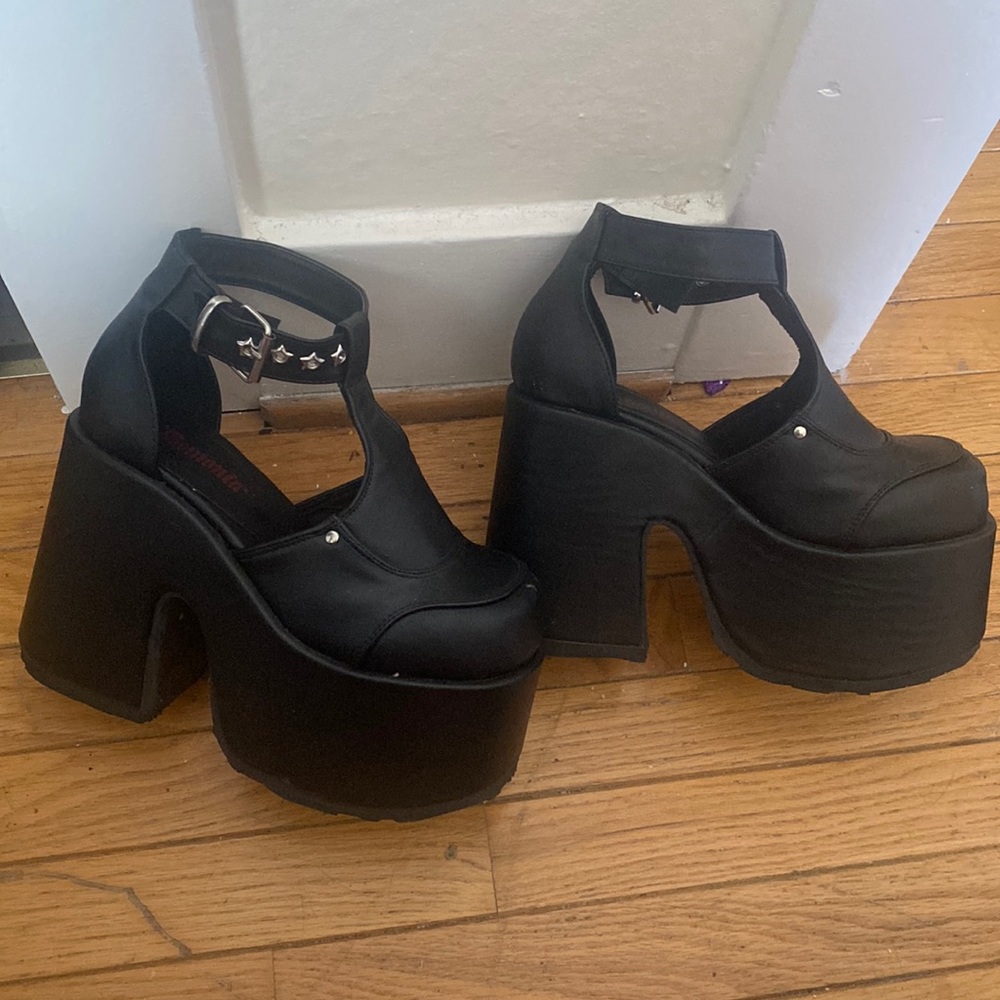 Cute platform Mary Jane shoes